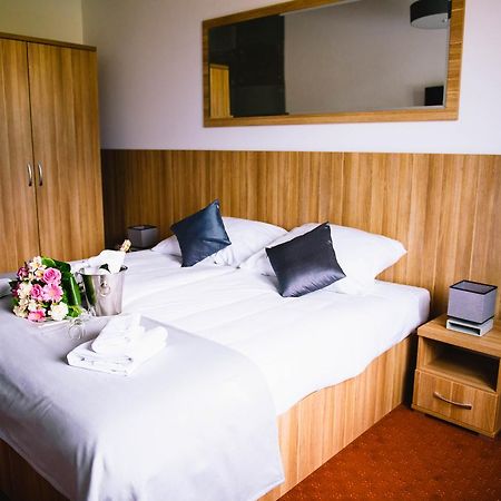 Hotel Turkovia 图雷克 外观 照片