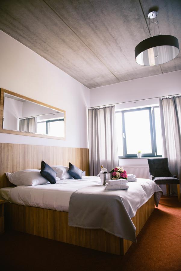 Hotel Turkovia 图雷克 外观 照片